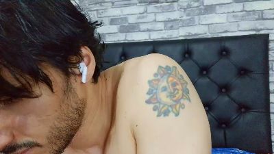 Tyler_dn live cam on Cam4
