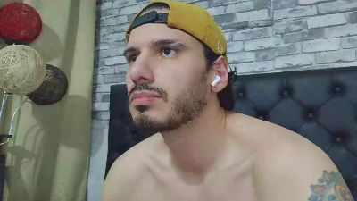Tyler_dn live cam on Cam4