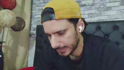 Tyler_dn live cam on Cam4