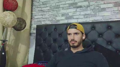 Tyler_dn live cam on Cam4