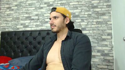 Tyler_dn live cam on Cam4