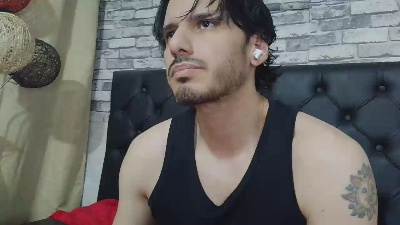 Tyler_dn live cam on Cam4