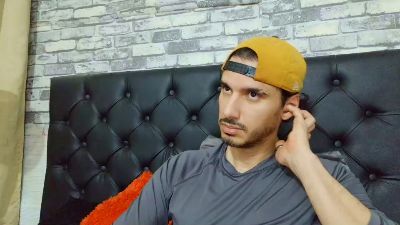 Tyler_dn live cam on Cam4