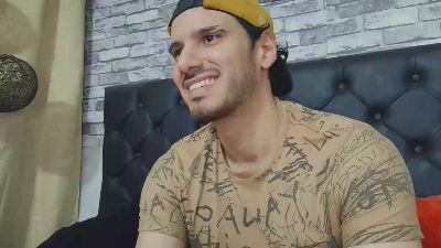 Tyler_dn live cam on Cam4