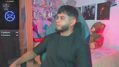 Tyler_price live cam on Cam4