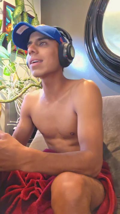 Tyrone_27 live cam on Cam4