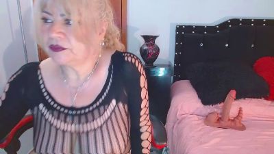 URSULAWHITE69 live cam on Cam4