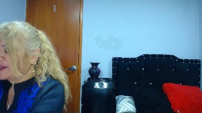 URSULAWHITE69 live cam on Cam4