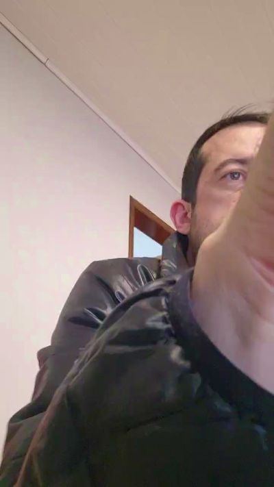 Uber_dot_Pr live cam on Cam4