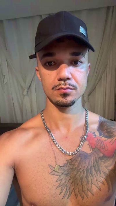 Uberativo live cam on Cam4
