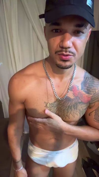 Uberativo live cam on Cam4