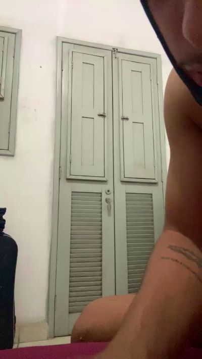 Uelingtonmoreno live cam on Cam4