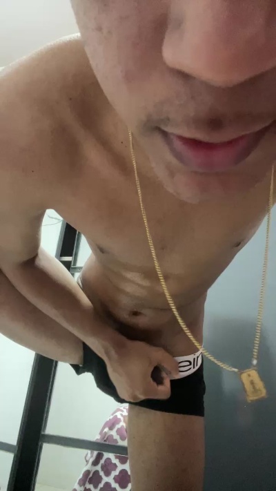 Uelintom89 live cam on Cam4
