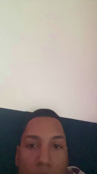 Uelintom89 live cam on Cam4