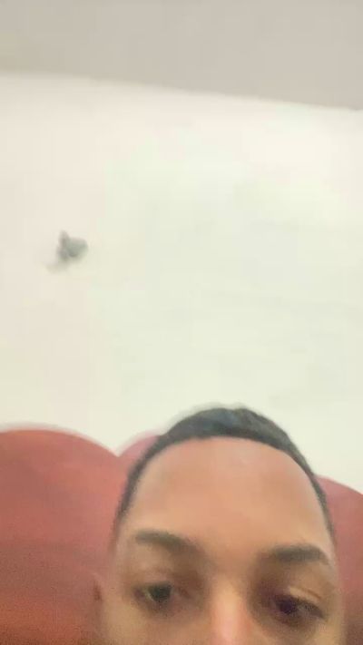 Uelintom89 live cam on Cam4