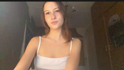 UlrikeMcrary live cam on Cam4