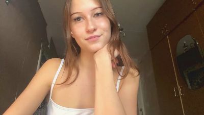 UlrikeMcrary live cam on Cam4