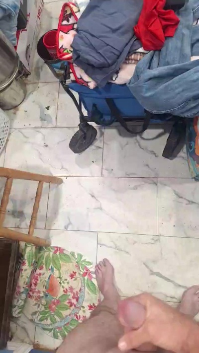 Uncutcock1985 live cam on Cam4