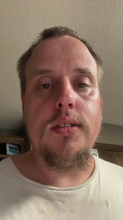 Uncutshrimp88 live cam on Cam4
