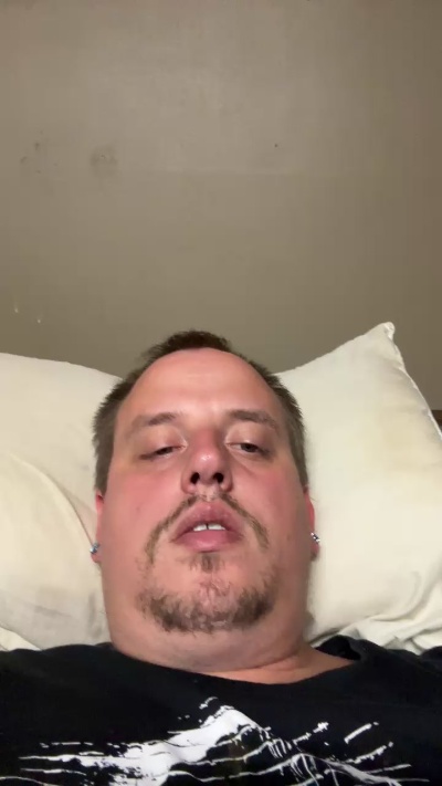 Uncutshrimp88 live cam on Cam4