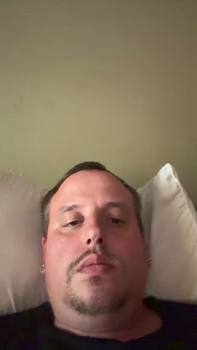 Uncutshrimp88 live cam on Cam4