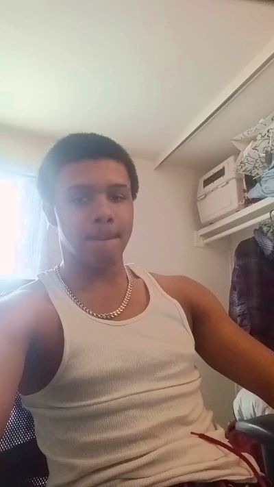UrBabyDaddy live cam on Cam4