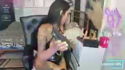 Ur_hotmistress live cam on Cam4