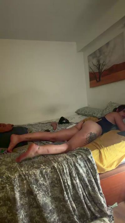 Uriel_23 live cam on Cam4