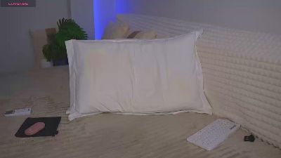 Urksenia live cam on Cam4