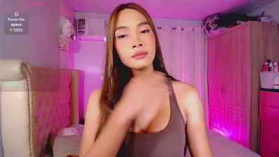 UrlovelyChikita live cam on Cam4