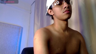 VIC_COOPER live cam on Cam4