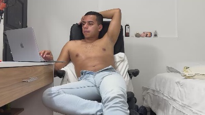 V_Storm live cam on Cam4