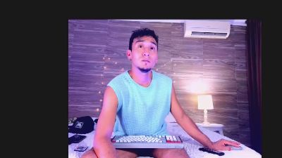 Valentino_Vega live cam on Cam4