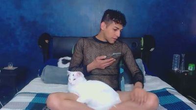 ValerioLatin19 live cam on Cam4