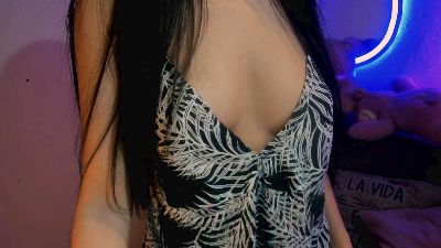 Valessia18 live cam on Cam4