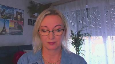 VanessaLUX live cam on Cam4