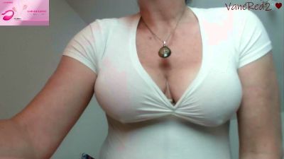 VanessaRed2 live cam on Cam4