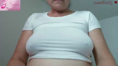 VanessaRed2 live cam on Cam4