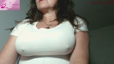 VanessaRed2 live cam on Cam4