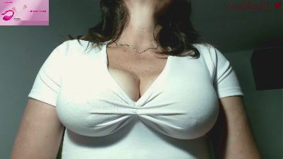 VanessaRed2 live cam on Cam4
