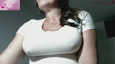 VanessaRed2 live cam on Cam4