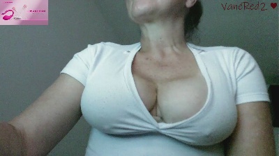 VanessaRed2 live cam on Cam4