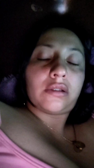 Vanessagoodfeel live cam on Cam4