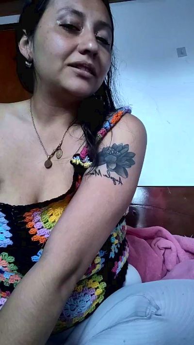 Vanessagoodfeel live cam on Cam4