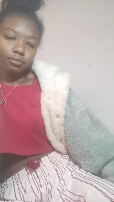 Vannyah2 live cam on Cam4