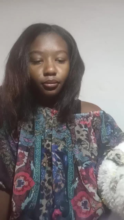 Vannyah2 live cam on Cam4