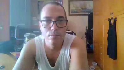 Varen86 live cam on Cam4