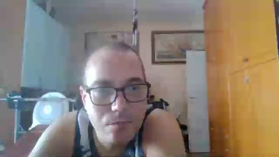 Varen86 live cam on Cam4