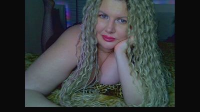 Velinka live cam on Cam4