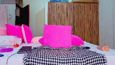 Velvet_petit03 live cam on Cam4